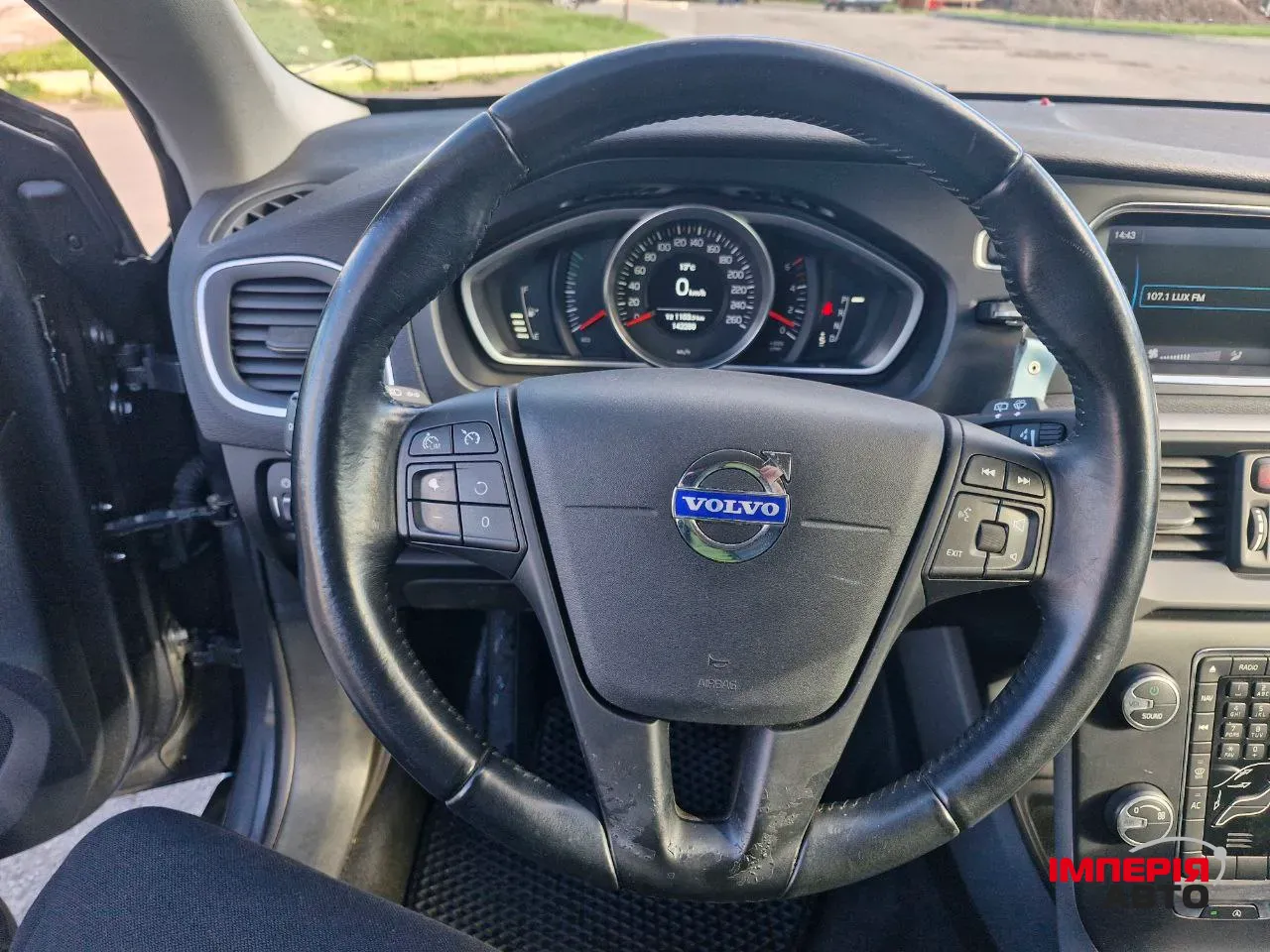 Volvo V40 - фото 16