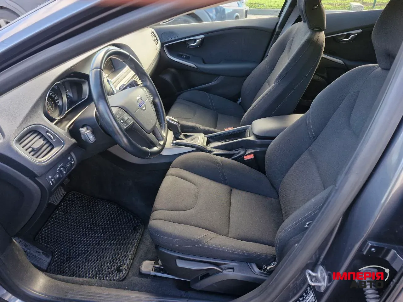 Volvo V40 - фото 11