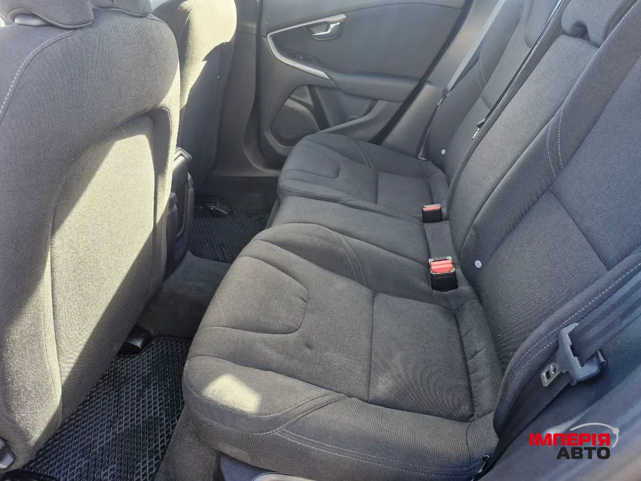 Volvo V40 - фото 22