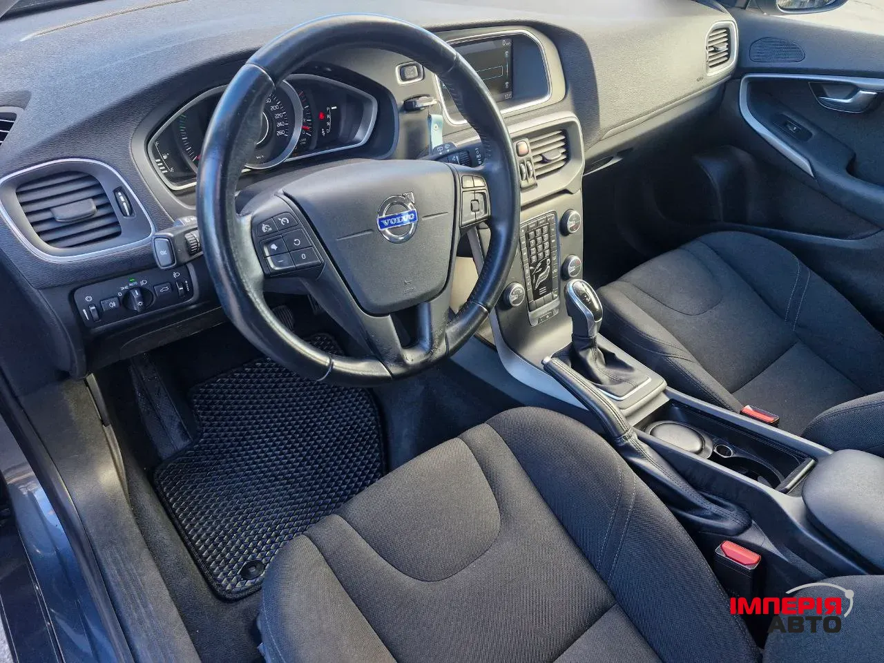 Volvo V40 - фото 10