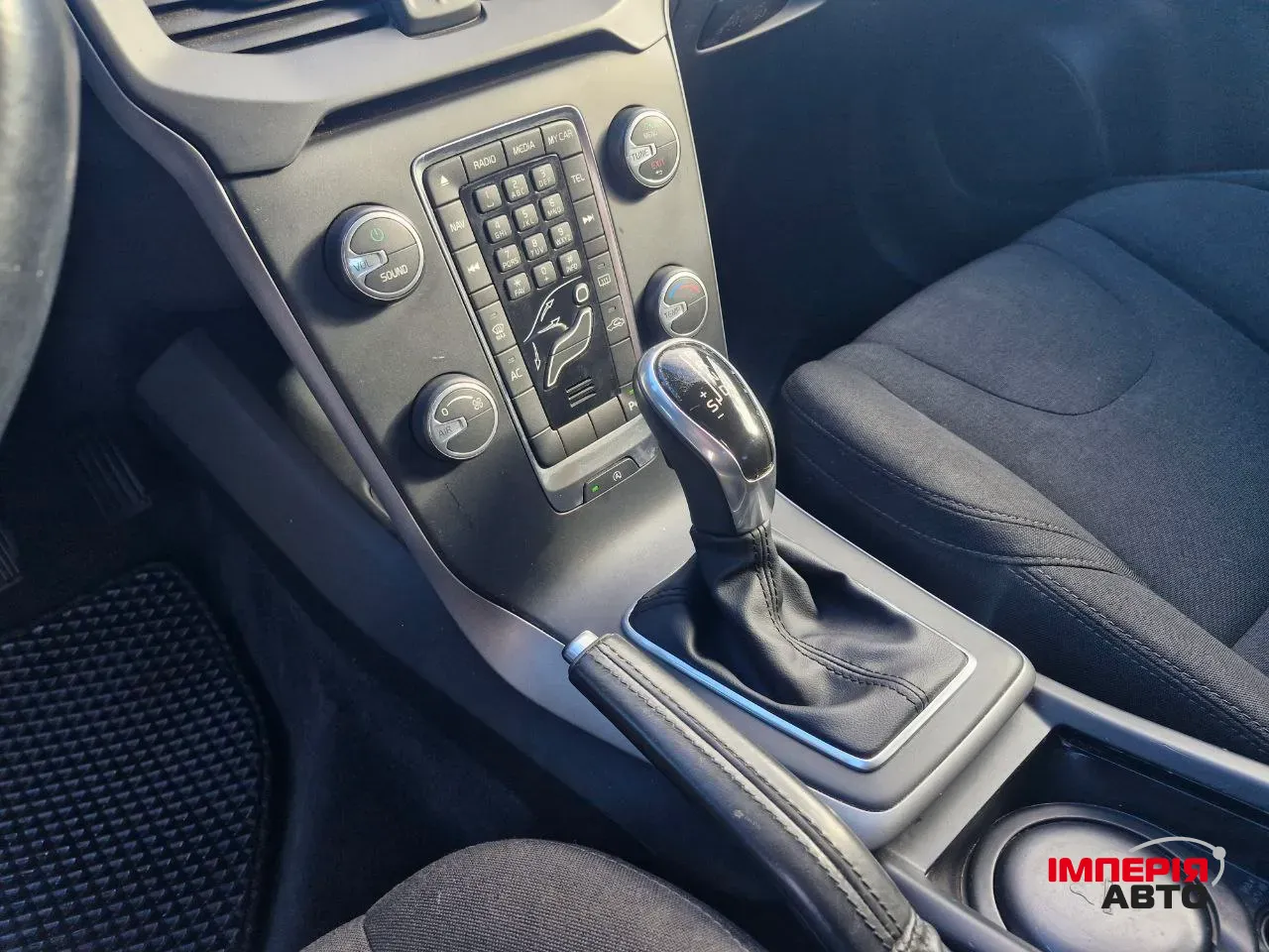 Volvo V40 - фото 26