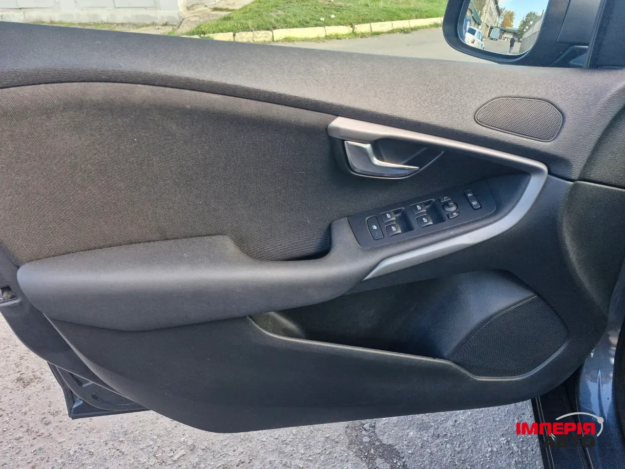 Volvo V40 - фото 8