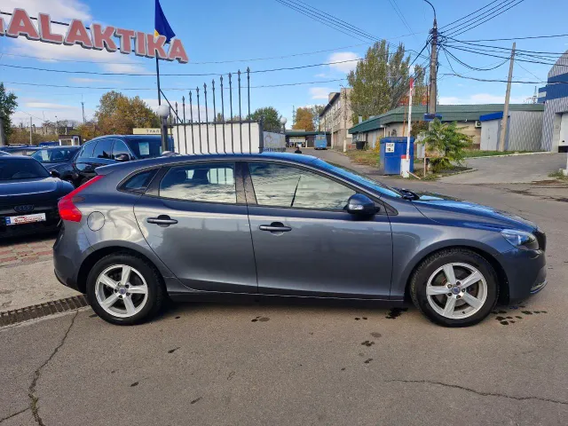 Volvo V40 - фото 4