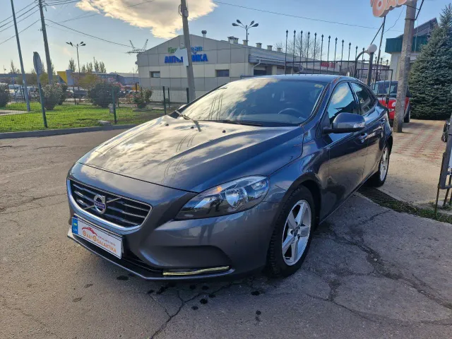Volvo V40 - фото 2