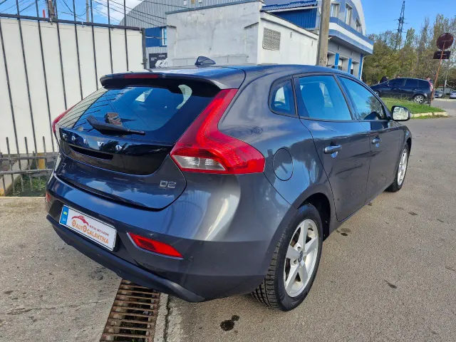 Volvo V40 - фото 5