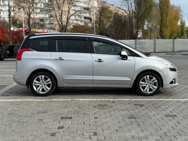 Peugeot 5008 - фото 4
