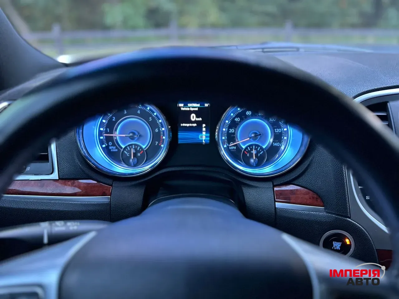 Chrysler 300C - фото 10