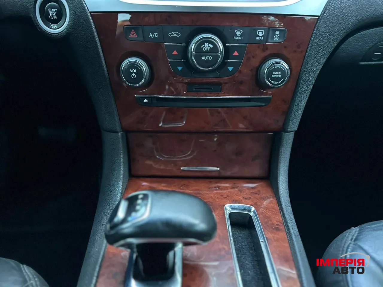 Chrysler 300C - фото 13