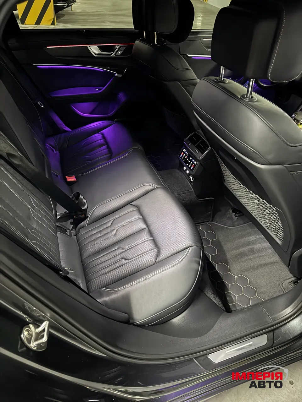 Audi A6 - фото 12