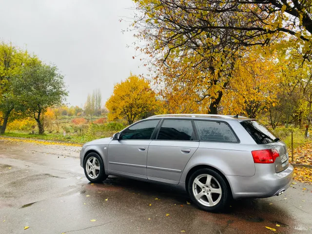 Audi A4 - фото 2