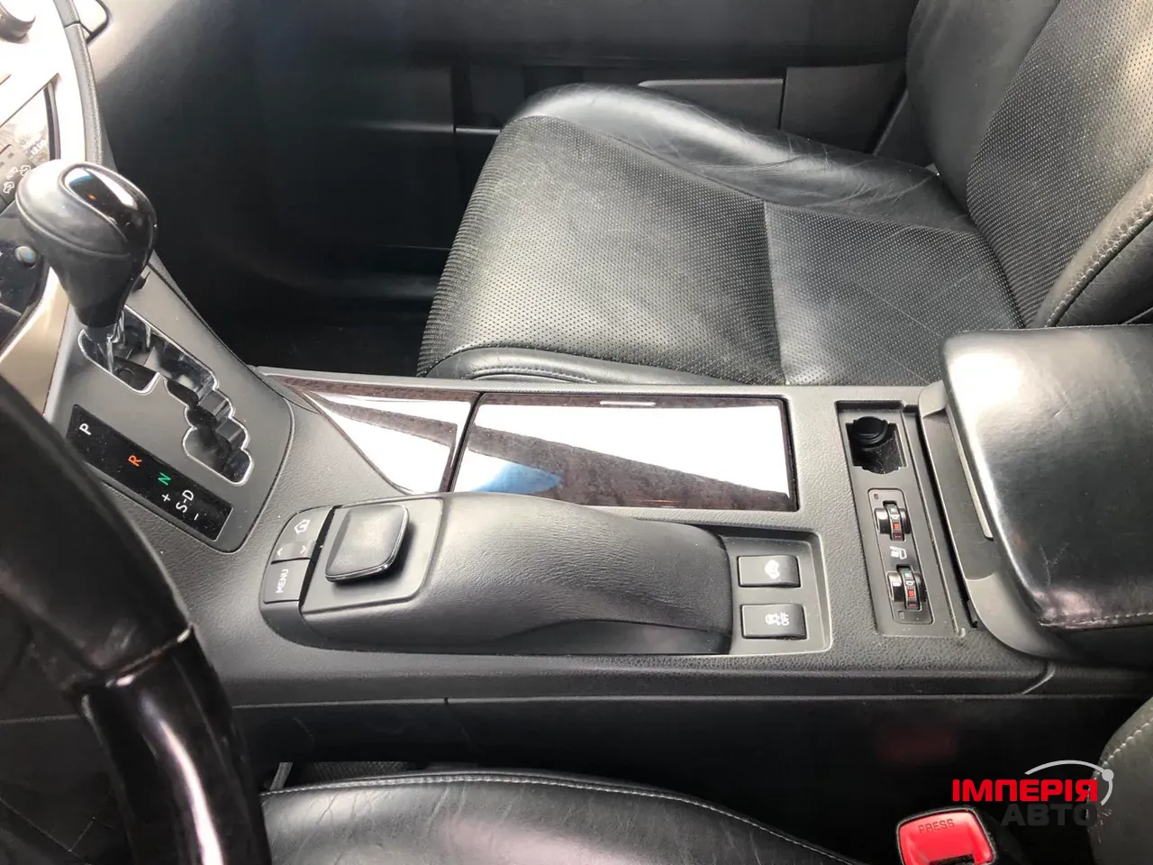 Lexus RX - фото 10