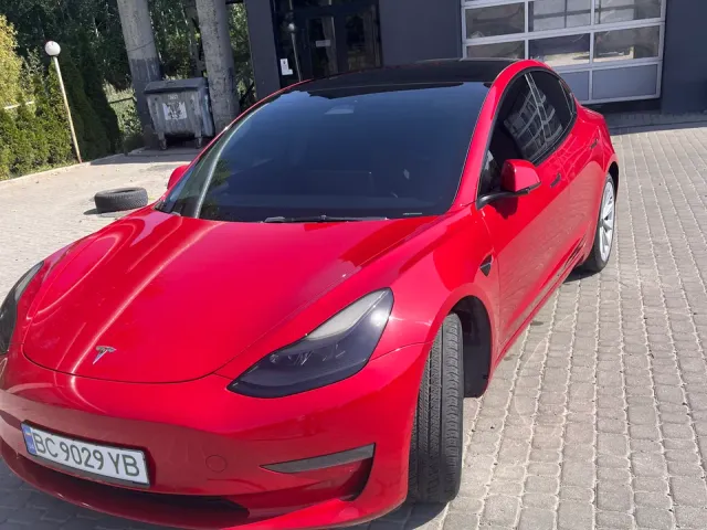Tesla Model 3 - фото 1