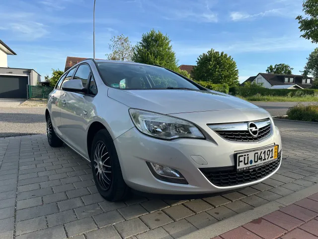 Opel Astra - фото 1