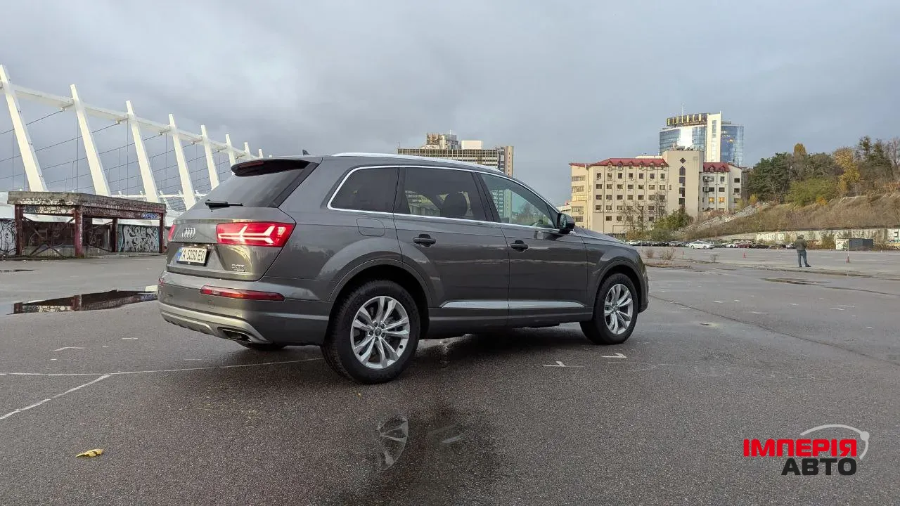 Audi Q7 - фото 13