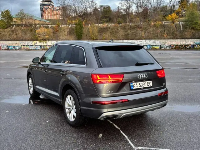 Audi Q7 - фото 4
