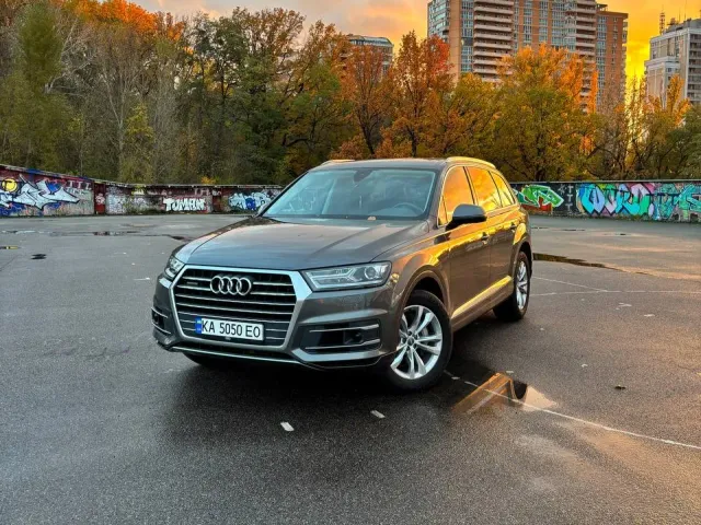 Audi Q7 - фото 1