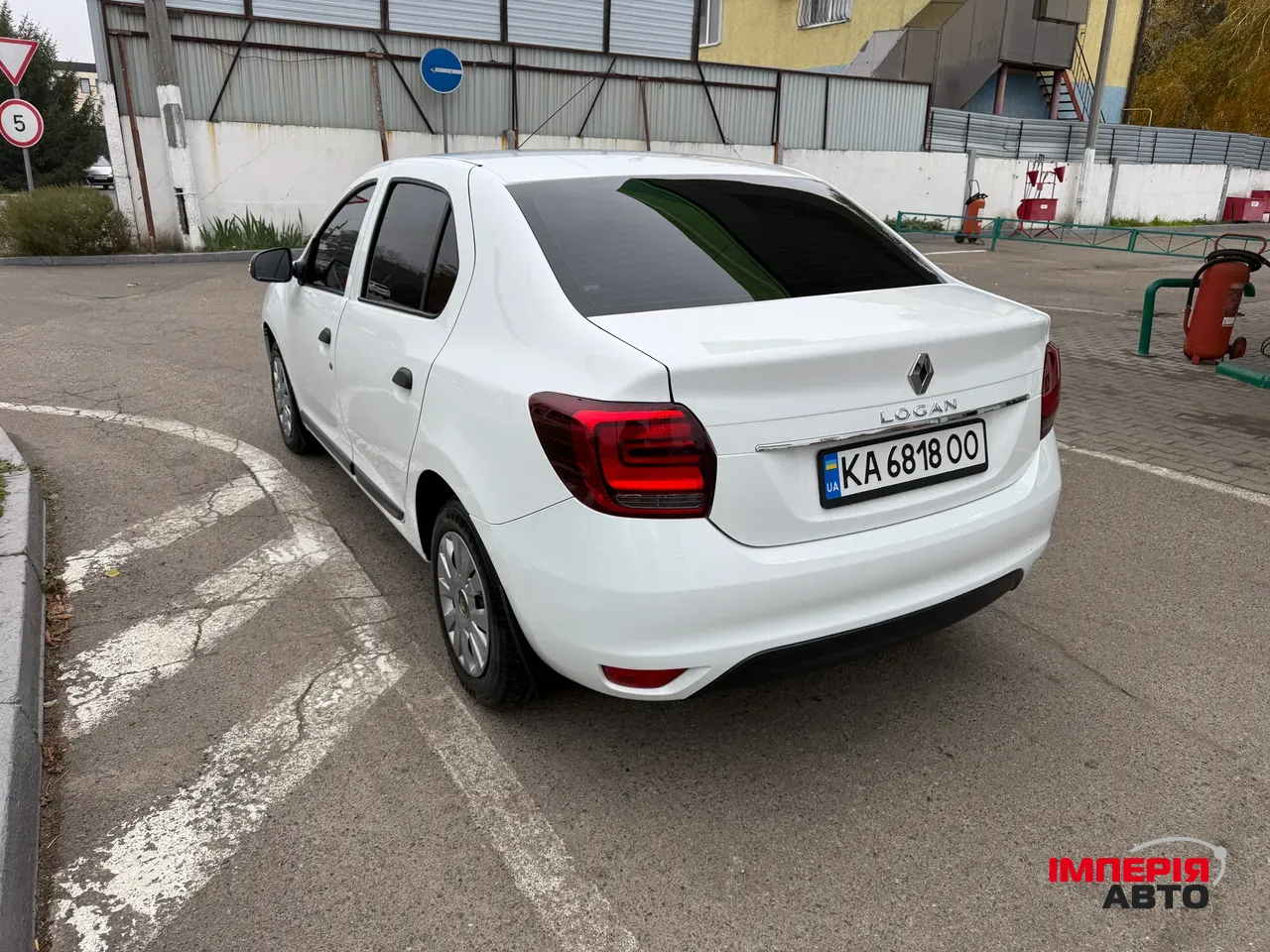 Renault Logan - фото 4