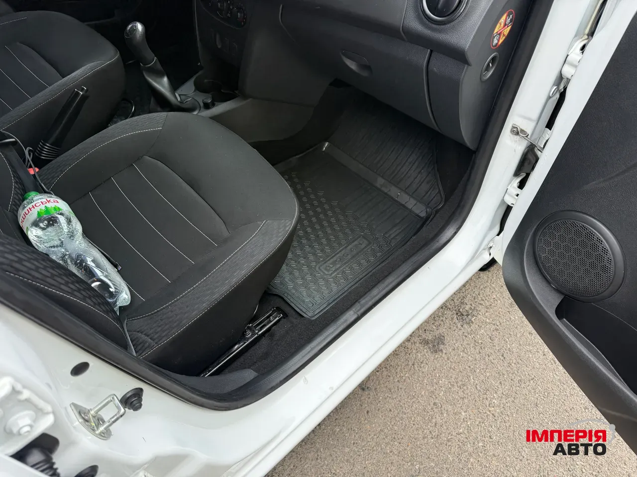 Renault Logan - фото 5