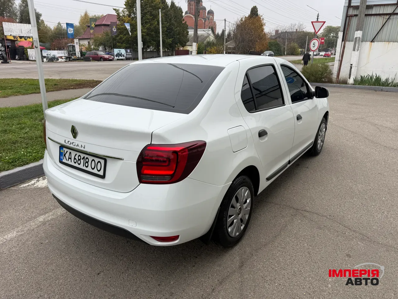 Renault Logan - фото 6