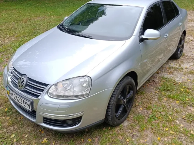 Volkswagen Jetta - фото 2