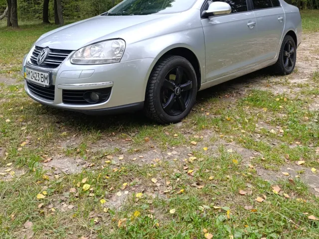 Volkswagen Jetta - фото 4