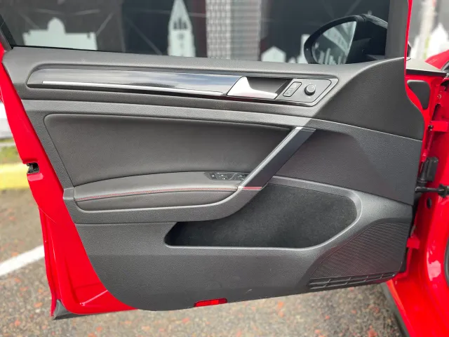 Volkswagen Golf GTI - фото 4