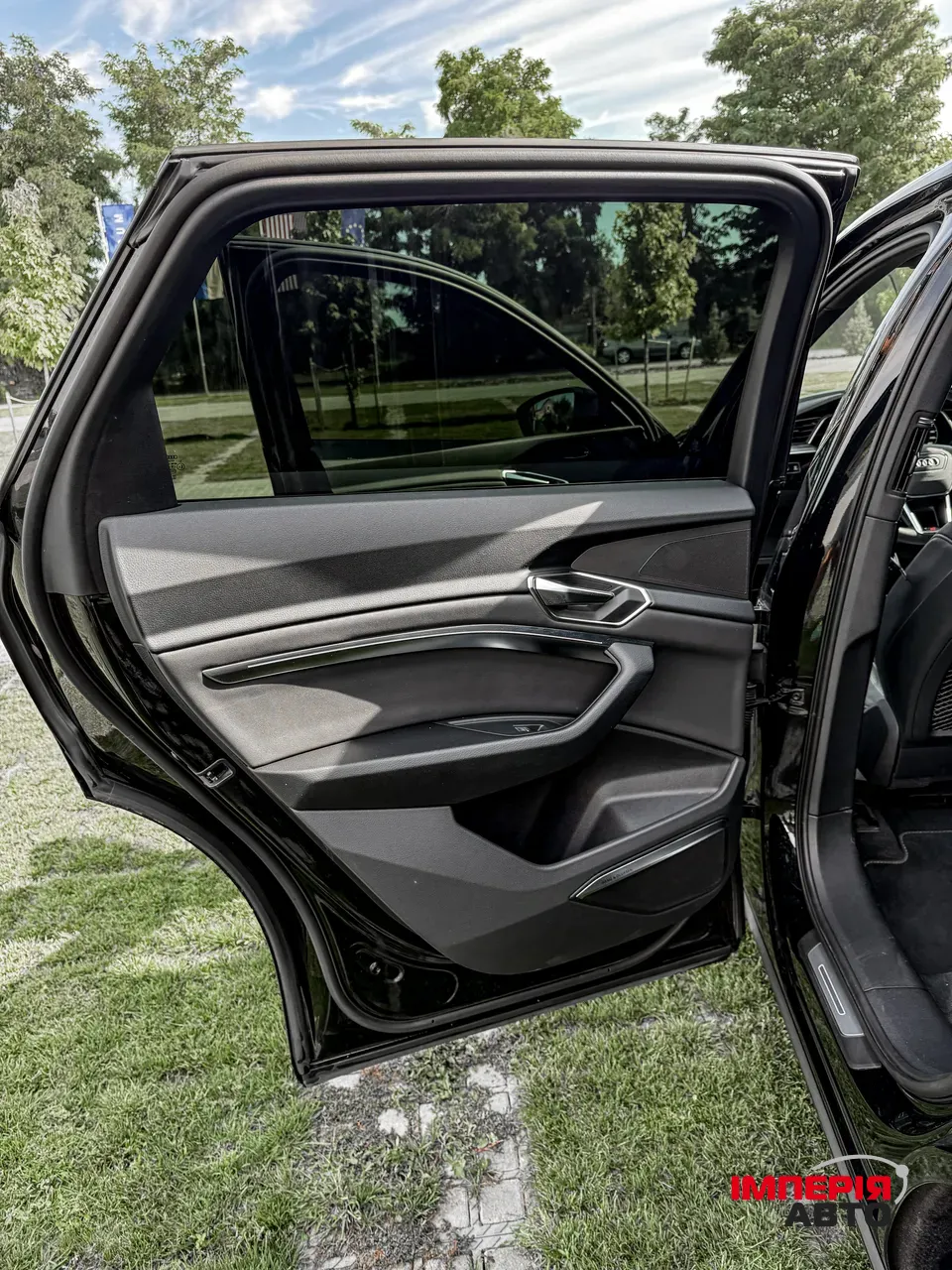 Audi Q8 e-tron - фото 4