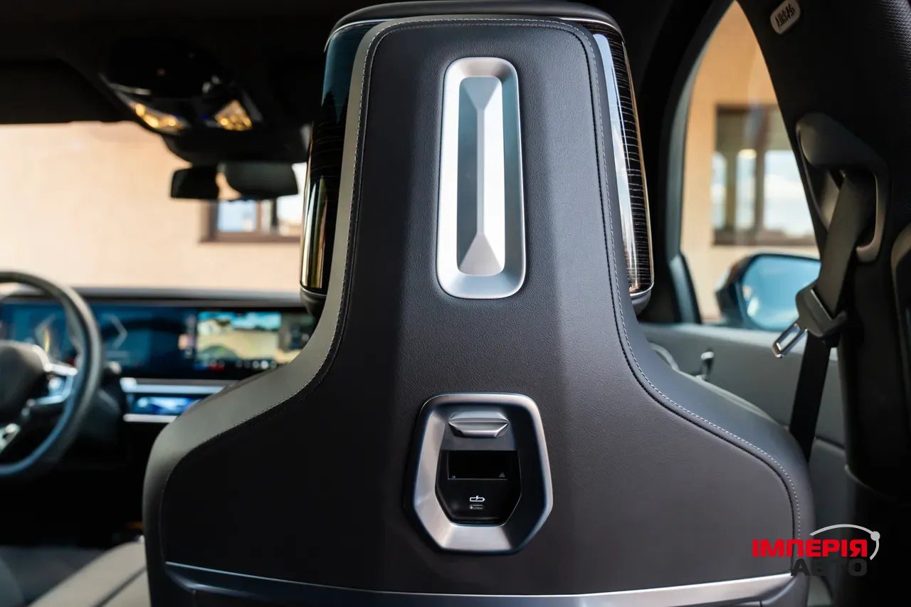 BMW 7 серії - фото 29