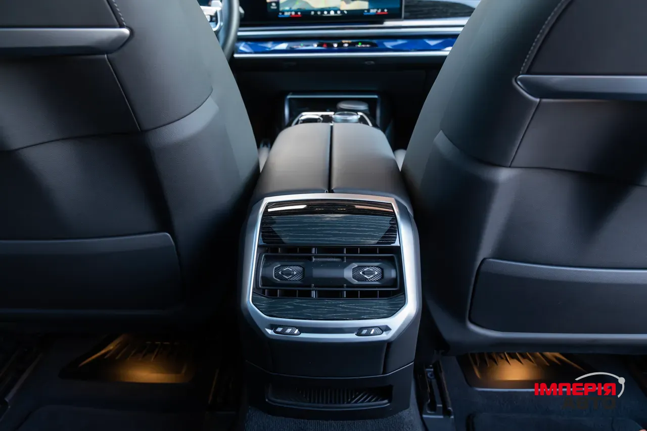 BMW 7 серії - фото 31