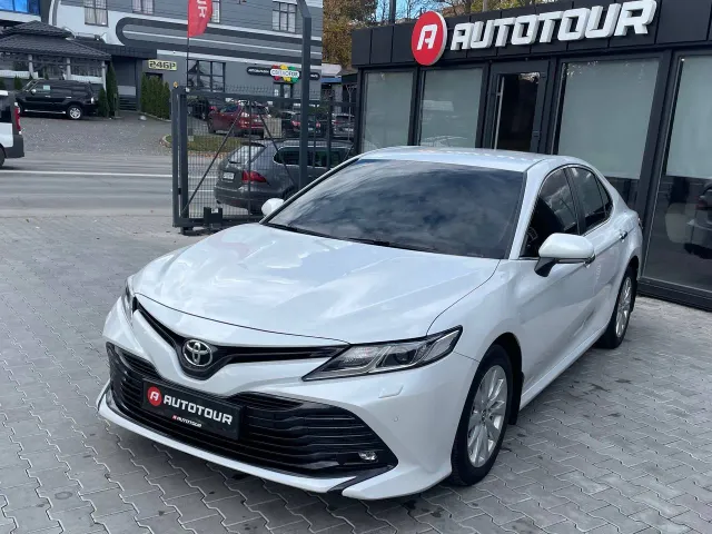Toyota Camry - фото 2