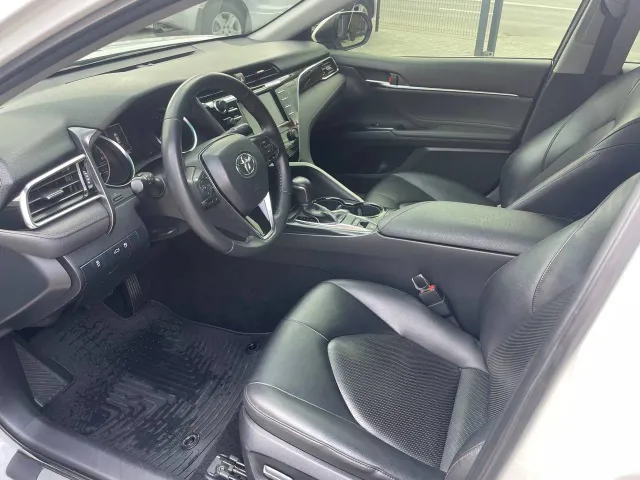 Toyota Camry - фото 5