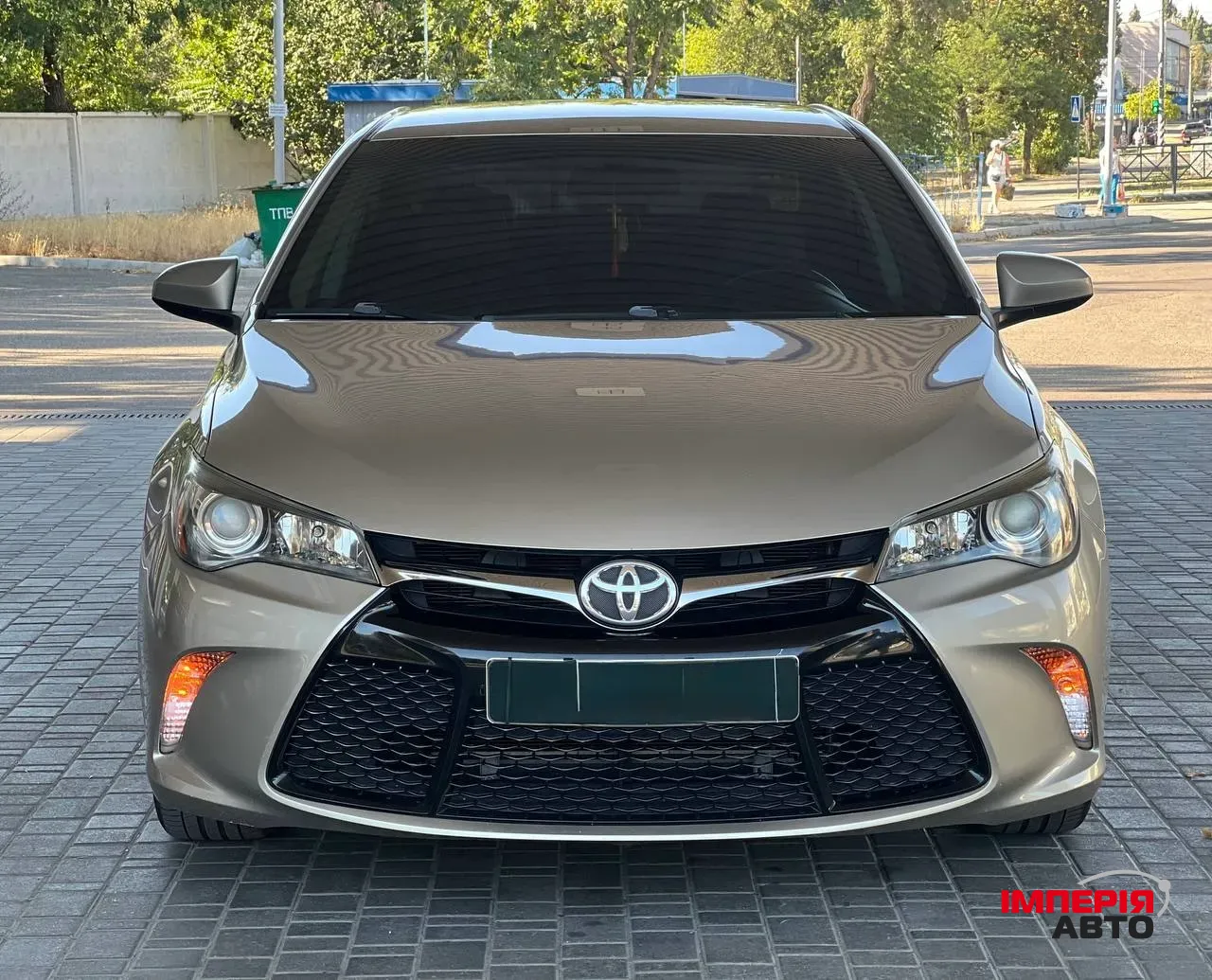 Toyota Camry - фото 1