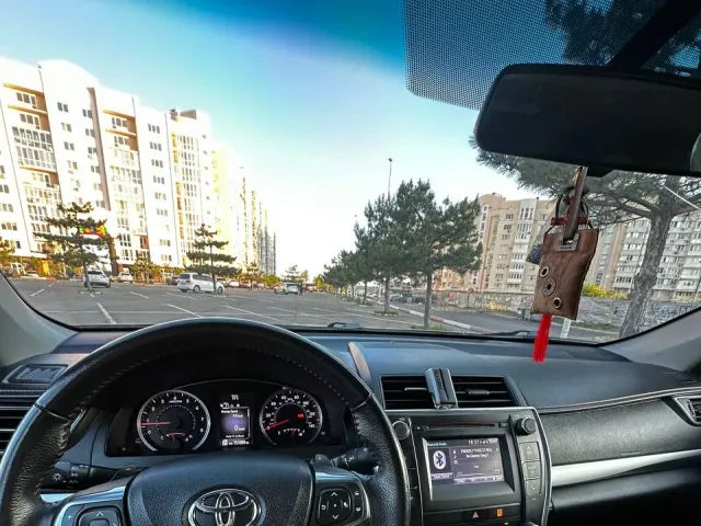 Toyota Camry - фото 2