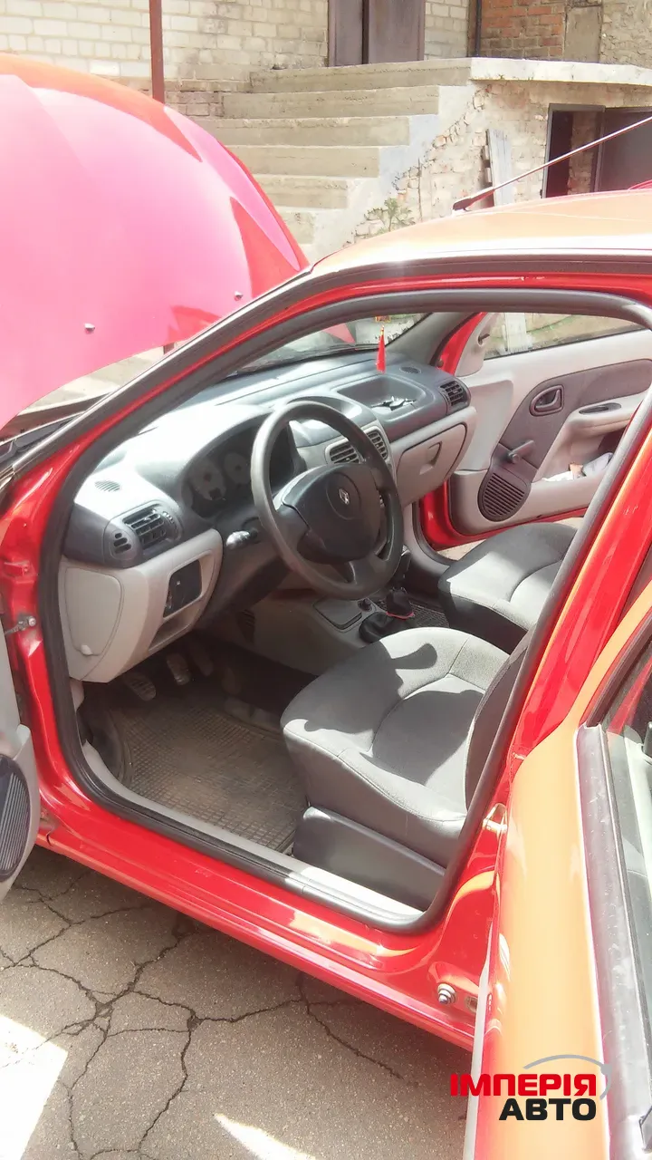 Renault Clio - фото 5