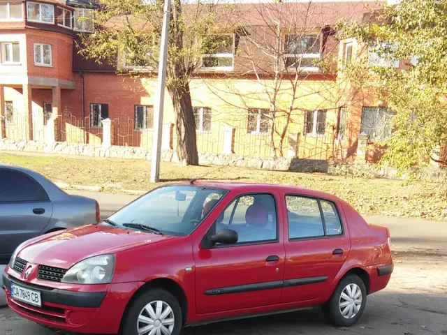 Renault Clio - фото 1