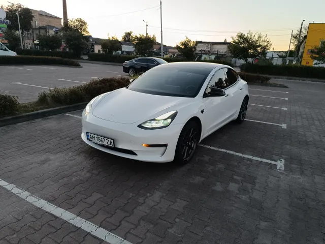 Tesla Model 3 - фото 2