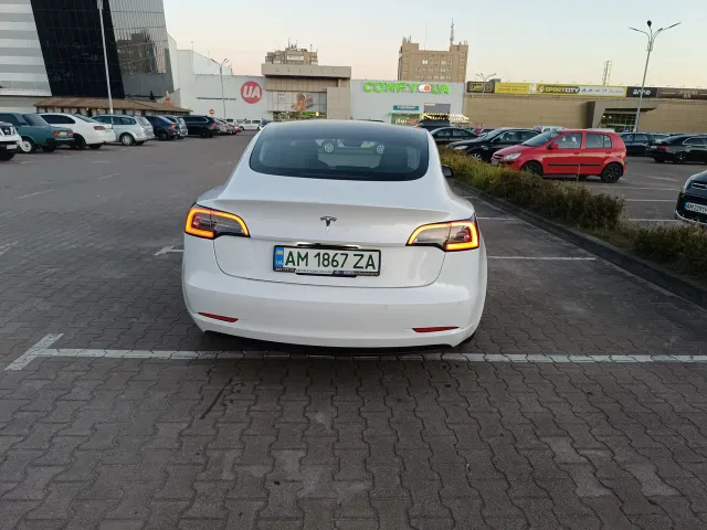 Tesla Model 3 - фото 4