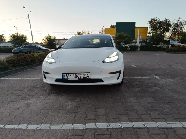 Tesla Model 3 - фото 3