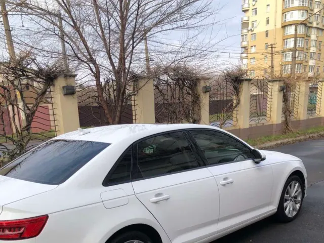 Audi A4 - фото 4
