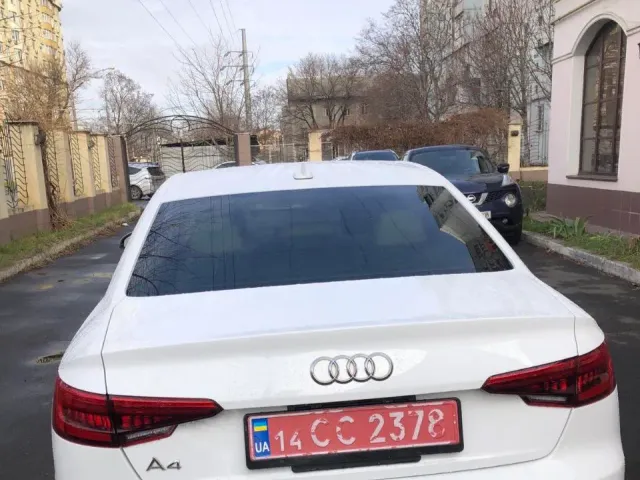Audi A4 - фото 3