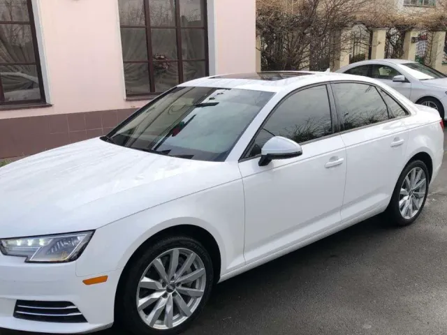 Audi A4 - фото 1