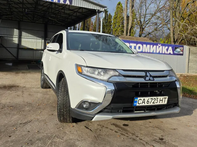 Mitsubishi Outlander - фото 1