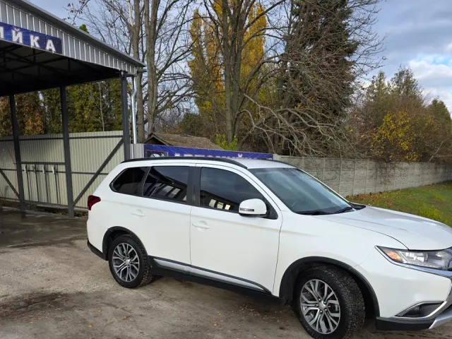 Mitsubishi Outlander - фото 2