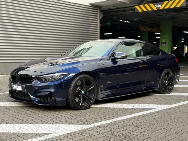 BMW M4 - фото 1