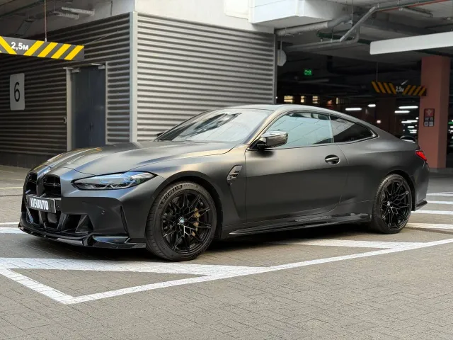 BMW M4 - фото 1