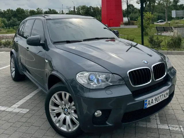 BMW X5 - фото 1