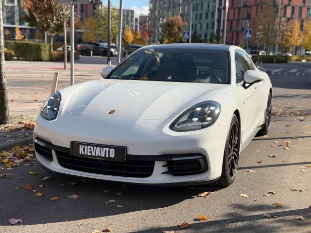 Porsche Panamera - фото 1