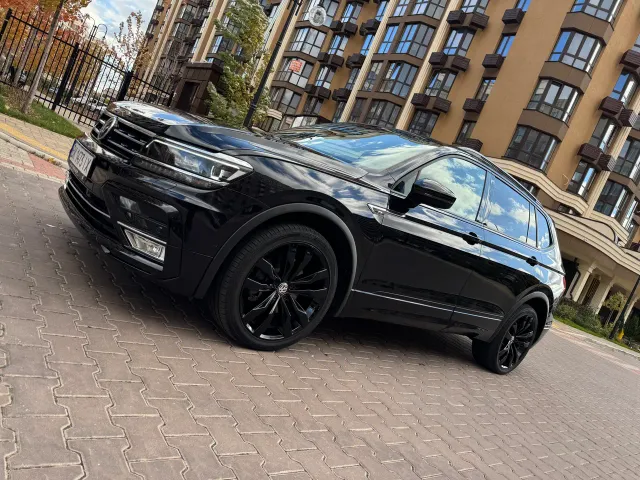 Volkswagen Tiguan - фото 1