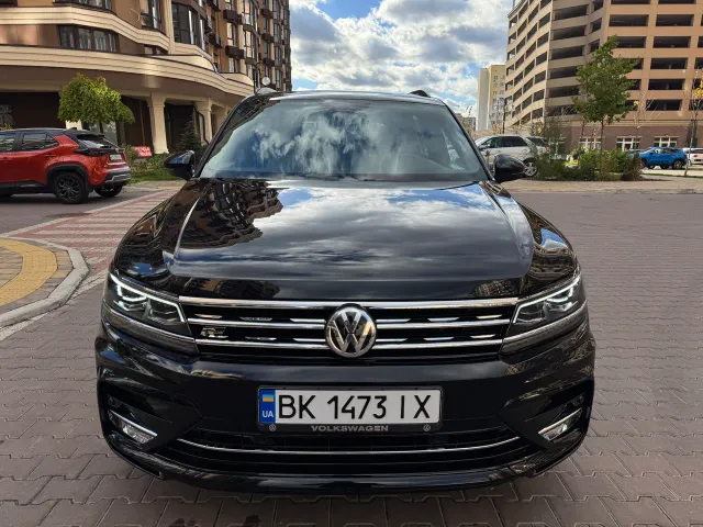 Volkswagen Tiguan - фото 2
