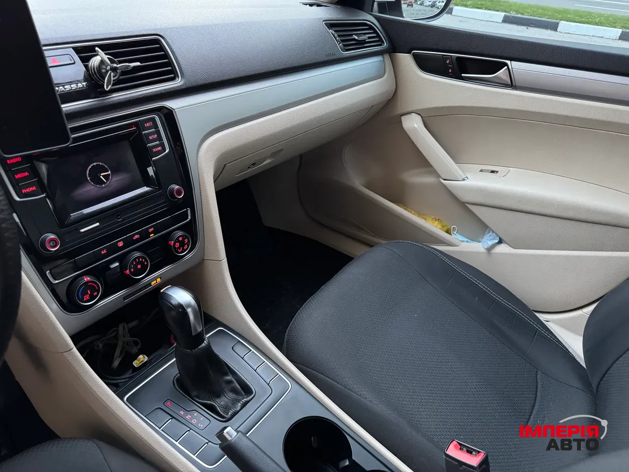 Volkswagen Passat - фото 8